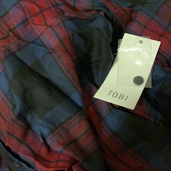 CHIC PLAID COLD SHOULDER TOP in red/black/blue - Picture 7 of 7